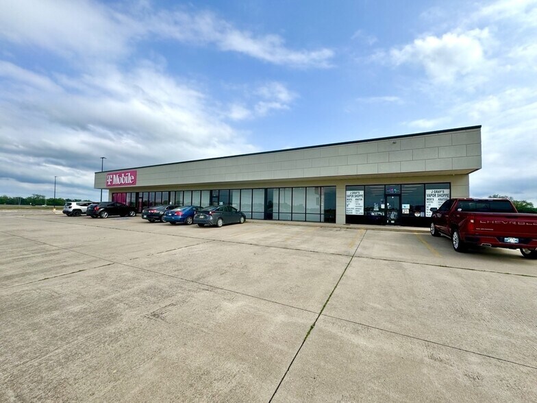 More Photos Of 1402 W Grant Ave, Pauls Valley General Retail For Lease