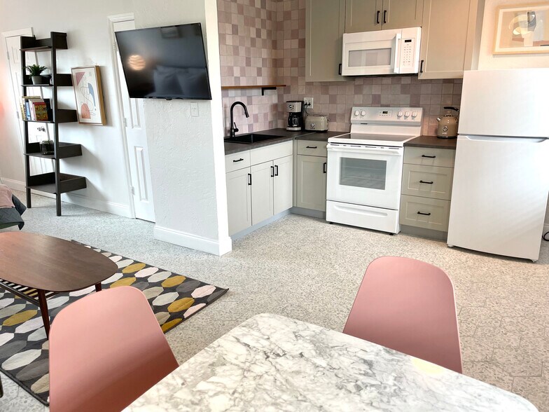 More Photos Of 50 Royal Way, Clearwater Beach Hotel For Sale