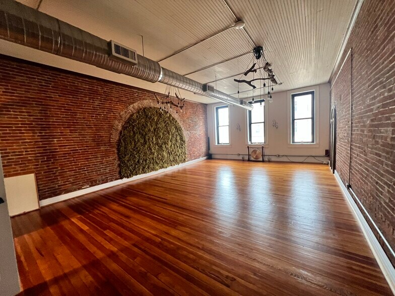 More Photos Of 333 Market St, Zanesville General Retail For Sale