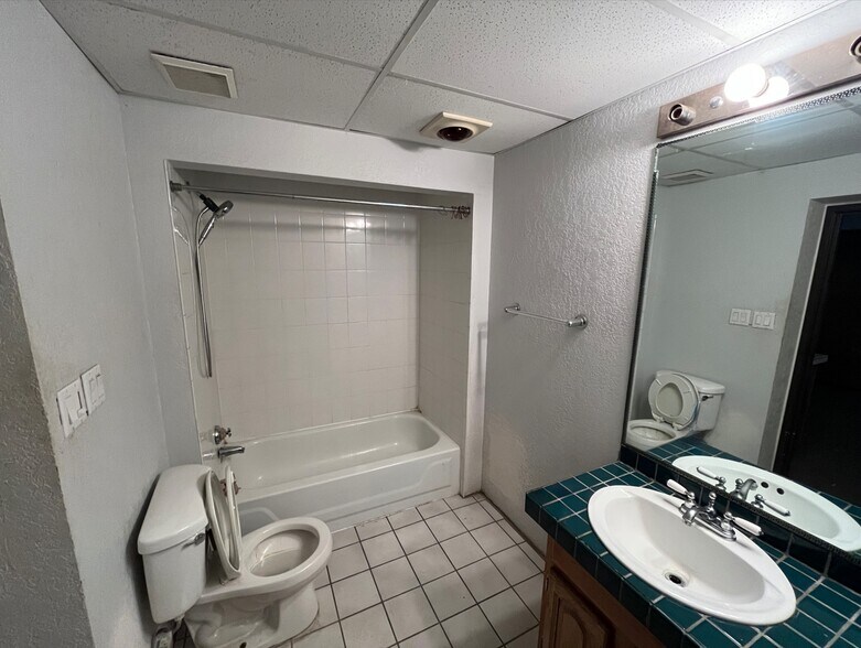 More Photos Of 1901 S Bannock St, Denver Warehouse For Lease