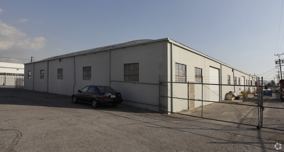 More Photos Of 11127-11129 Vanowen St, North Hollywood Manufacturing For Lease