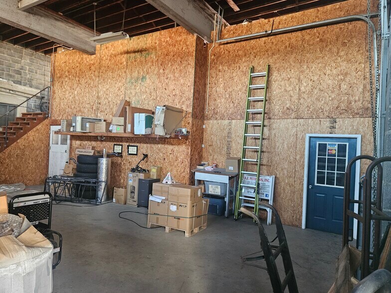 More Photos Of 173 Water St, Bridgeton Warehouse For Sale