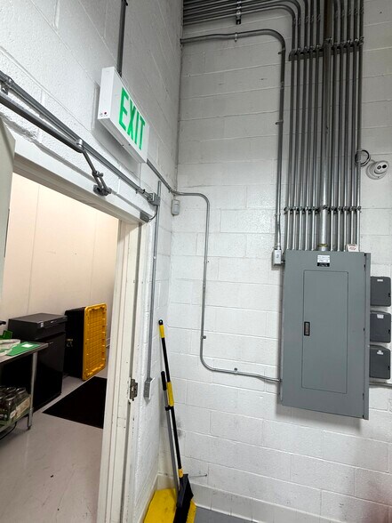 More Photos Of 1447 Santa Fe Ave, Long Beach Manufacturing For Sale