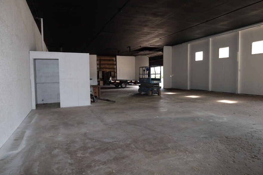 More Photos Of 6071 Branch Hill Guinea Rd, Milford Warehouse For Lease
