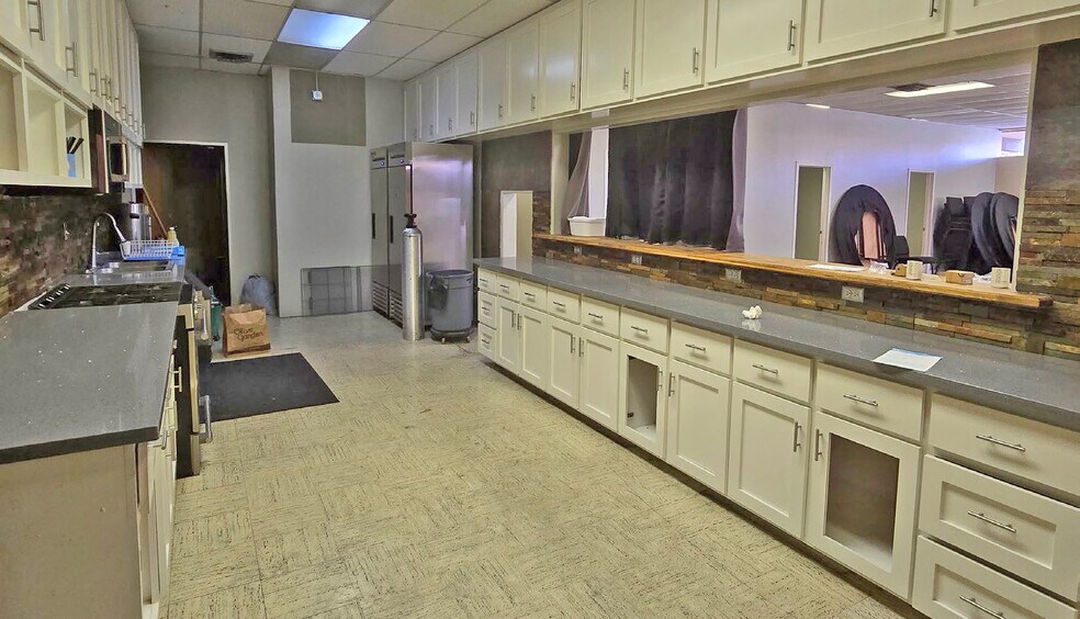 More Photos Of 902 Oak Ln, Rio Linda Office For Lease