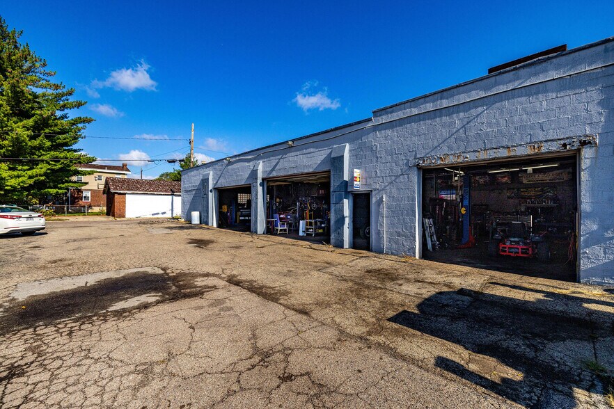 More Photos Of 7315 Vine St, Cincinnati Auto Repair For Sale