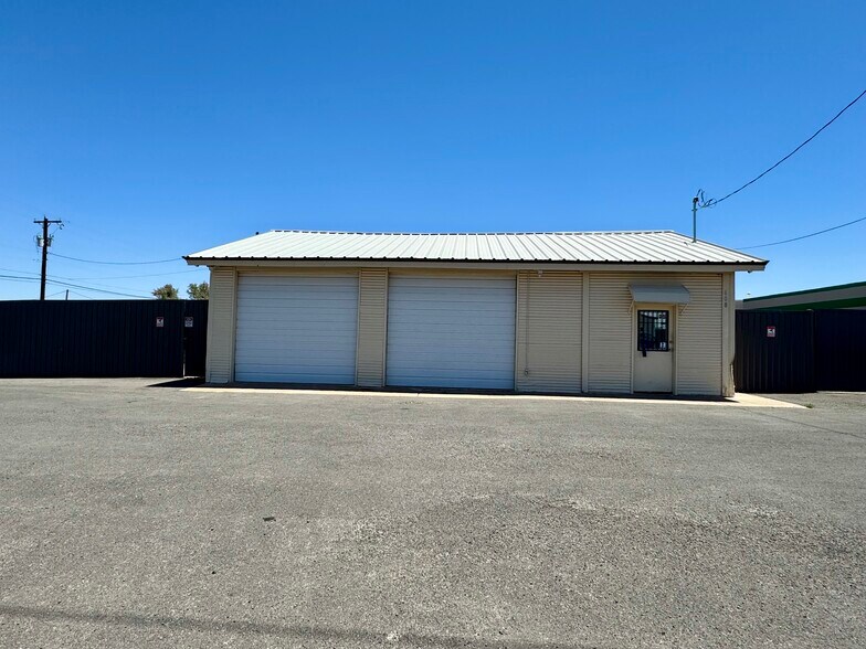 More Photos Of 608 N Meadow Ave, Odessa Light Manufacturing For Lease