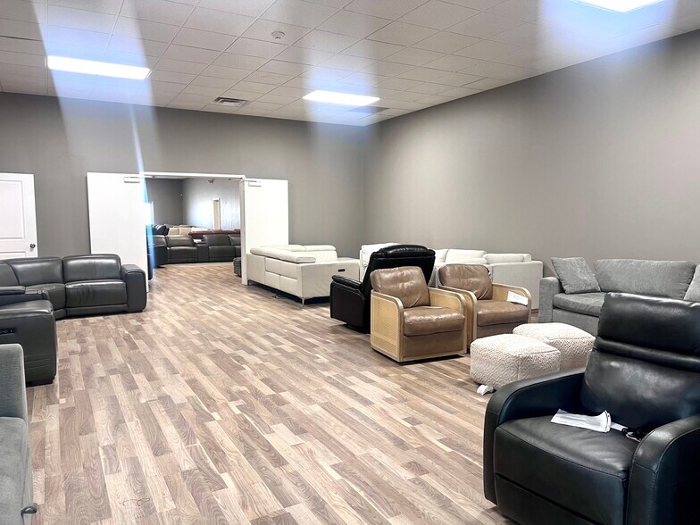 More Photos Of 7410 Sni-A-Bar Rd, Kansas City Manufacturing For Lease