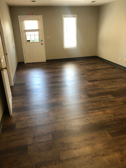 More Photos Of 502 N 3rd St, Ozark Storefront Retail Office For Sale