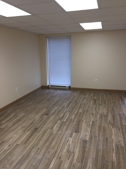 More Photos Of 7631 Fullerton Rd, Springfield Warehouse For Lease