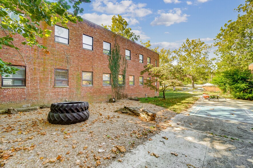 More Photos Of 800 Livermore St, Yellow Springs Research And Development For Sale
