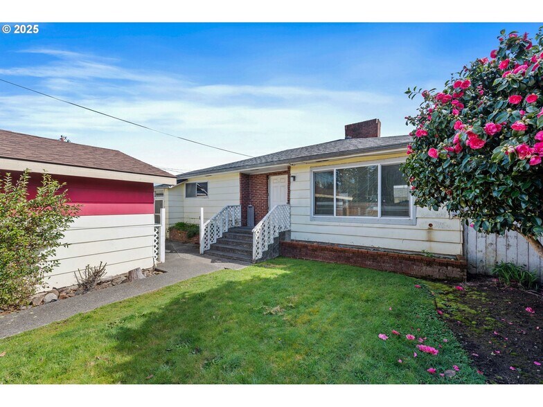 More Photos Of 2235 Broadway Ave, North Bend General Retail For Sale