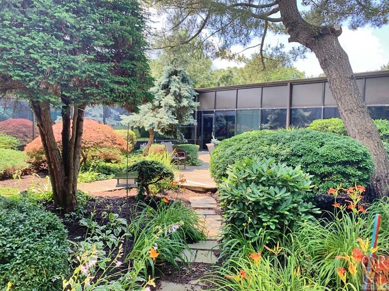 More Photos Of 135 N Plains Industrial Rd, Wallingford Light Manufacturing For Lease