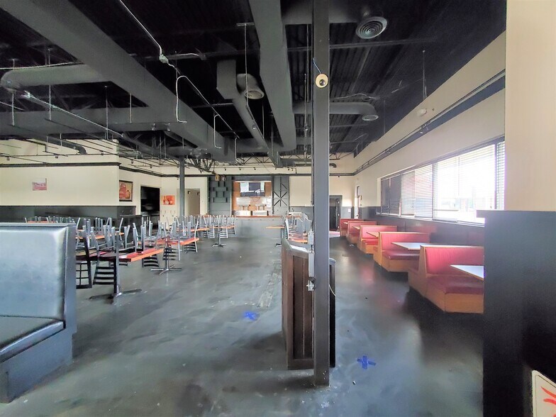 More Photos Of 2055 S Linden Rd, Flint Restaurant For Sale