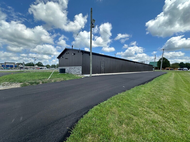 More Photos Of 14501 W Commerce Rd, Daleville Freestanding For Lease