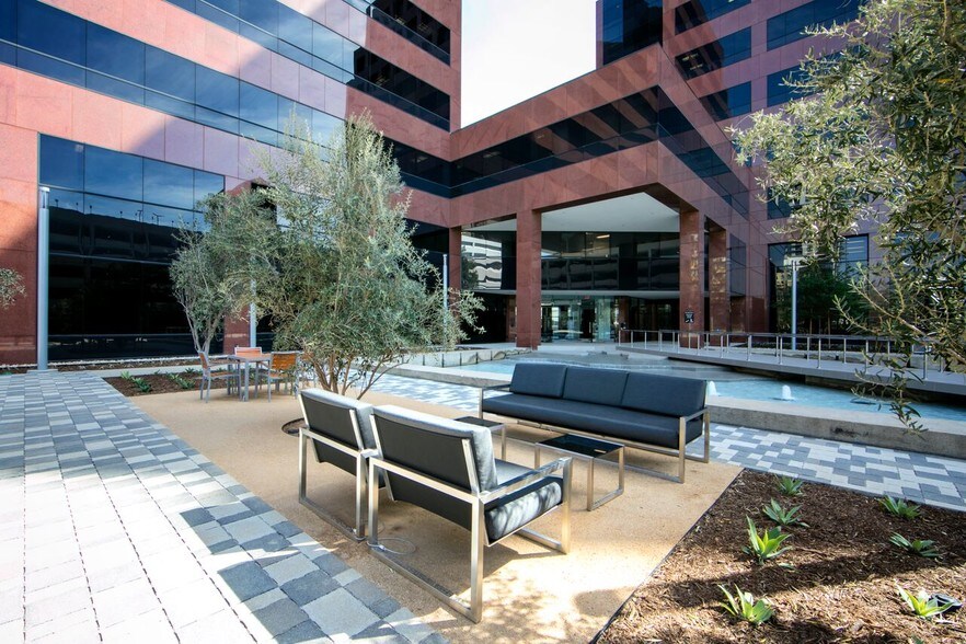 More Photos Of 5 Hutton Centre Dr, Santa Ana Office For Lease