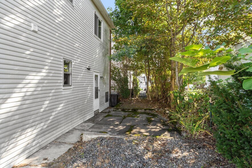 More Photos Of 158 Fairhaven Rd, Worcester Storefront Retail Residential For Sale