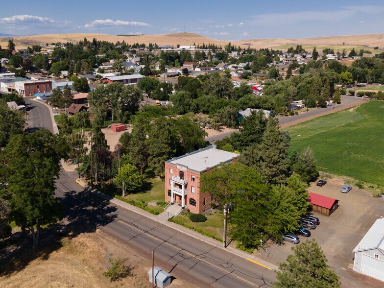 More Photos Of 40 SE Heimrich St, Dufur Hotel For Sale