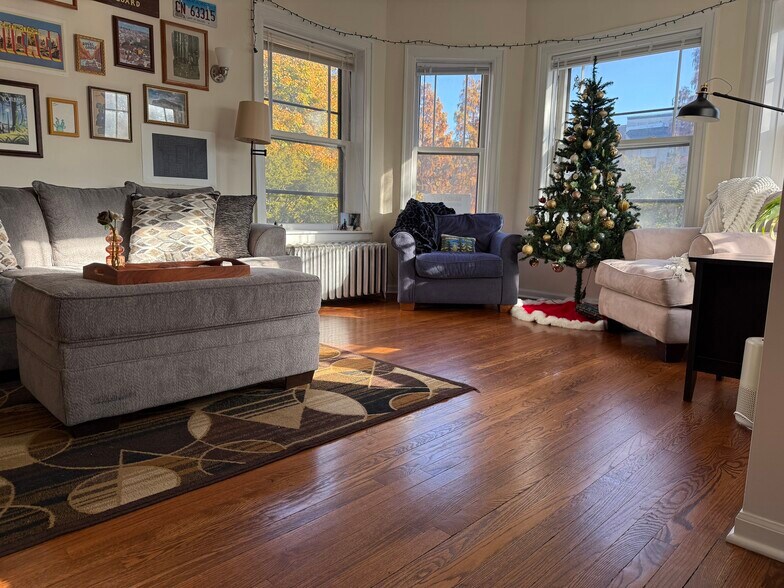 More Photos Of 4734 N Beacon St, Chicago Apartments For Sale