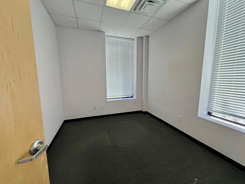 More Photos Of 185 Airport Rd, Fayetteville Warehouse For Lease