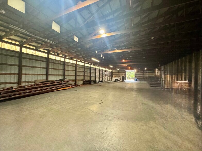 More Photos Of 43 Oak St, Bristol Warehouse For Lease