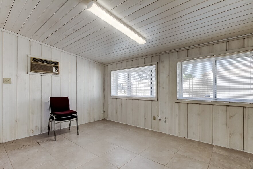 More Photos Of 4539 Mile Stretch Dr, Holiday Office For Sale