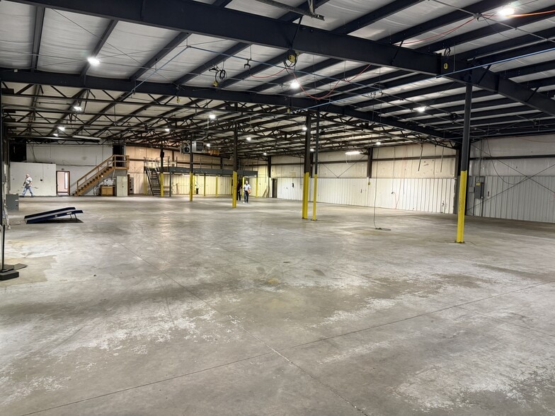 More Photos Of 3505 Cooper Dr, Elkhart Warehouse For Sale