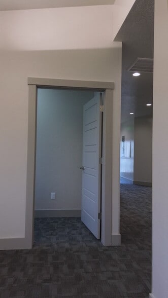 Primary Photo Of 1943 E Overland Rd, Meridian Coworking Space