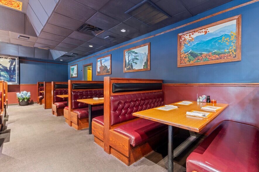 More Photos Of 376 Bullocks Point Ave, Riverside Restaurant For Sale