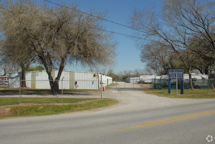 4931 Allen Genoa Rd, Pasadena, TX 77504 Self Storage For Sale