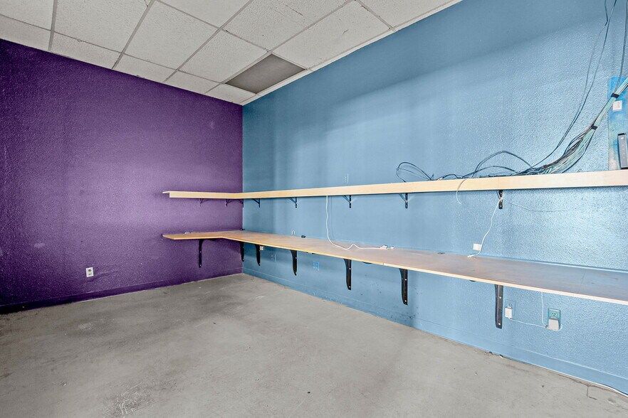 More Photos Of 9109 Dyer St, El Paso Storefront For Lease