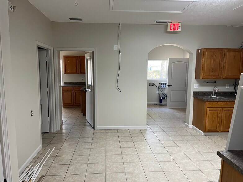 More Photos Of 8141 Ramona Blvd, Jacksonville Medical For Lease