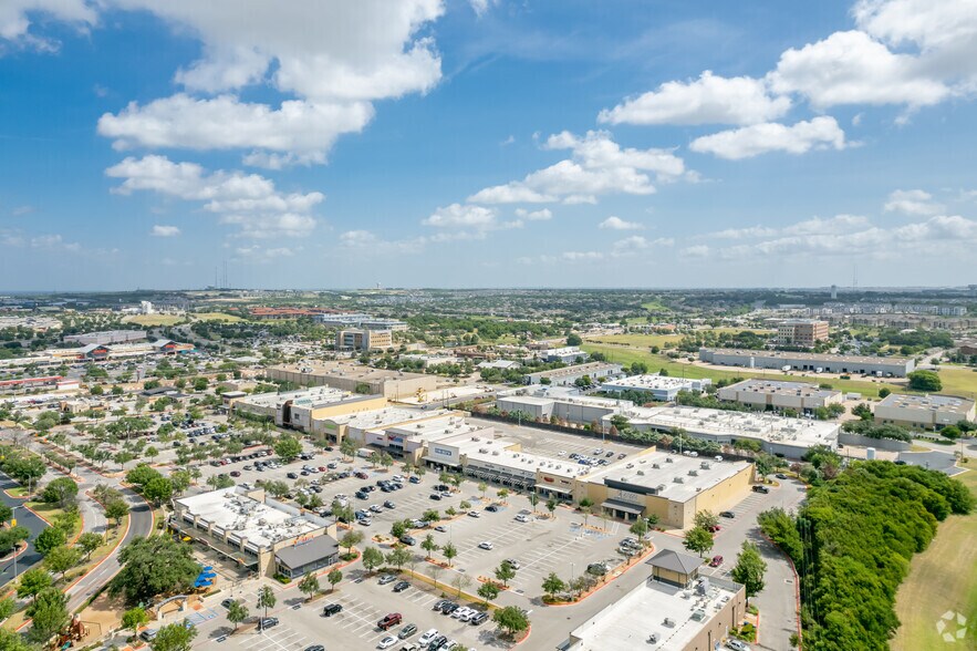 More Photos Of 201 University Oaks Blvd, Round Rock Storefront For Lease