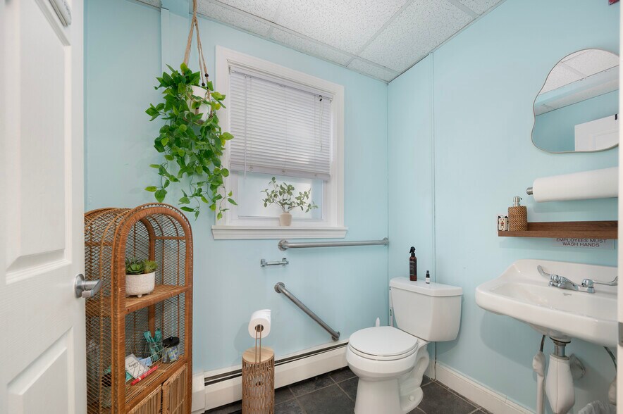 More Photos Of 15 Thomas St, North Providence Freestanding For Sale