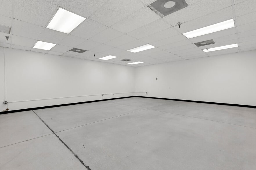 More Photos Of 1925-1963 Barber Rd, Sarasota Warehouse For Sale