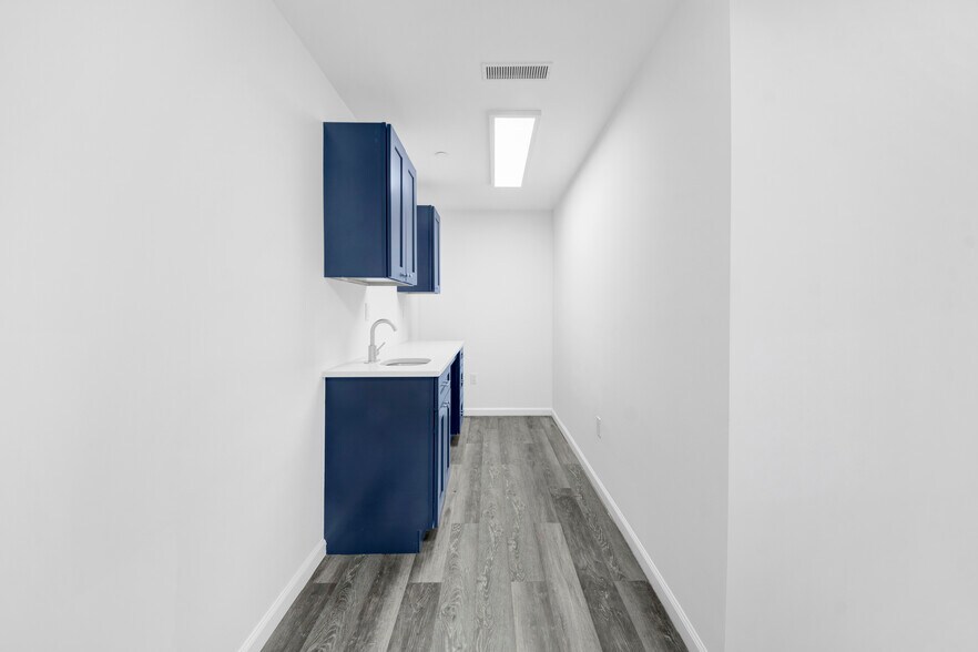 More Photos Of 505 168th 4th Fl St, New York Healthcare For Lease