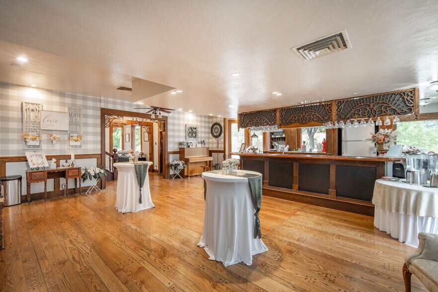 More Photos Of 2516 Willow Creek Rd, Prescott Freestanding For Sale