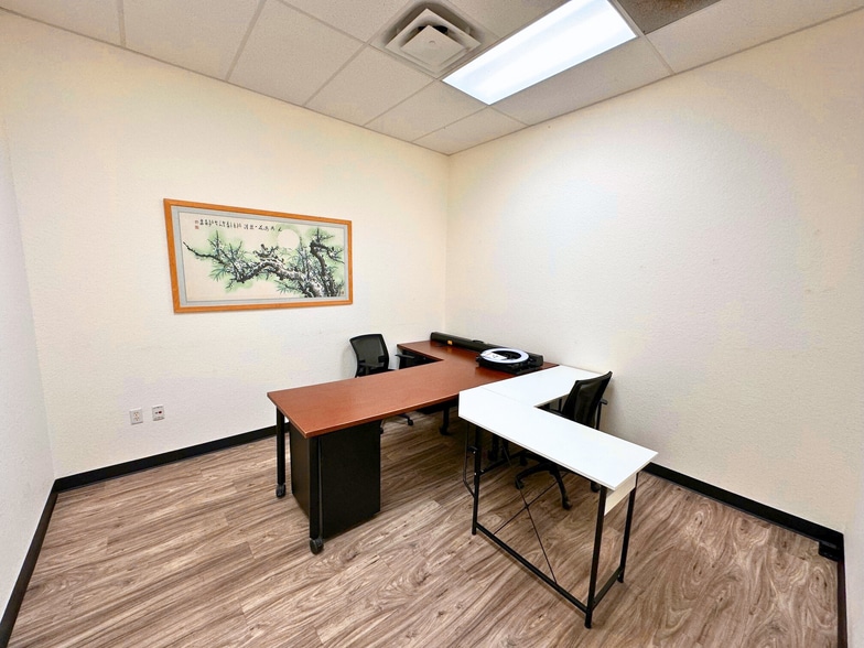 More Photos Of 188 Triple Diamond Blvd, Nokomis Warehouse For Sale