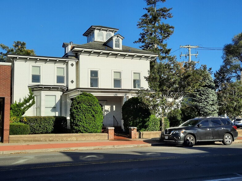 More Photos Of 206 Roanoke Ave, Riverhead Office For Lease
