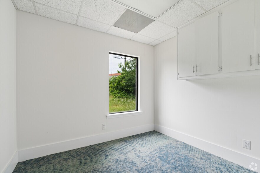 More Photos Of 1755 E Park Place Blvd, Stone Mountain Office For Sale