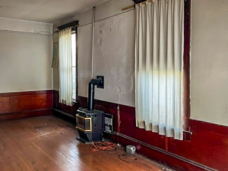 More Photos Of 301 E 25th St, Tacoma General Retail For Sale