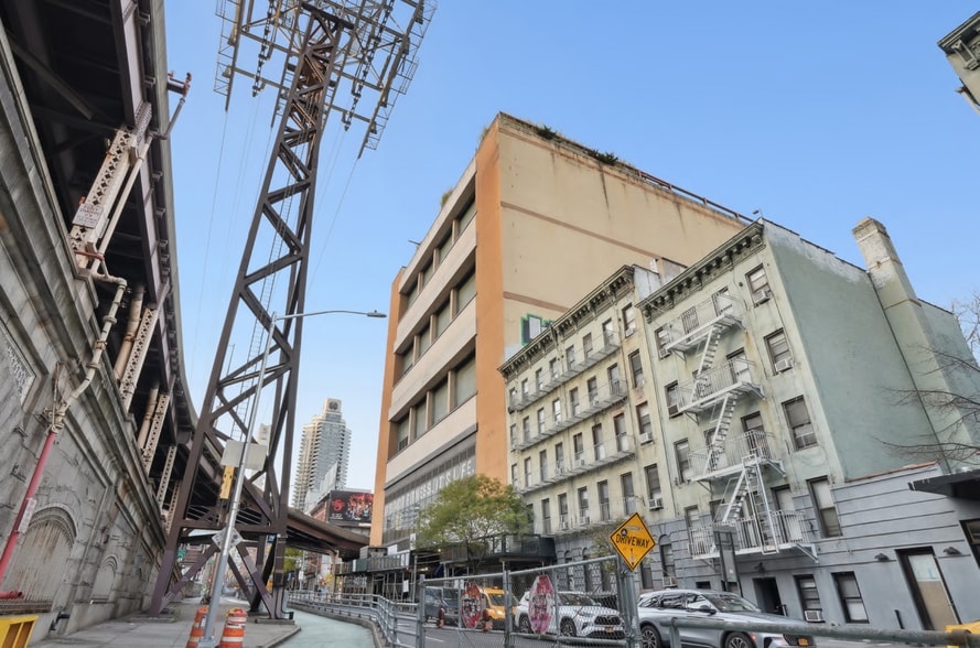 More Photos Of 325 E 60th St, New York Office For Lease