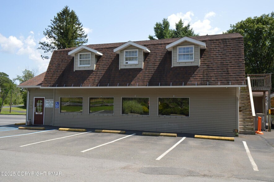 More Photos Of 3150 PA-715, Henryville General Retail For Sale