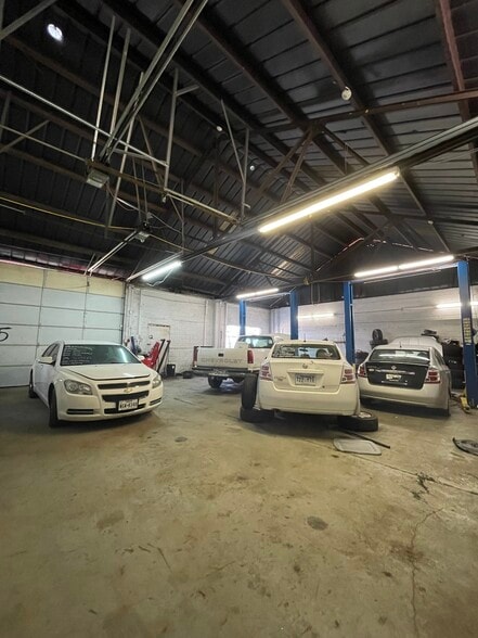 More Photos Of 2507 W 7th St, Texarkana Truck Terminal For Sale