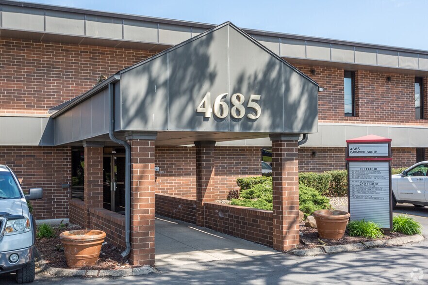 More Photos Of 4685 Merle Hay Rd, Des Moines Office For Lease