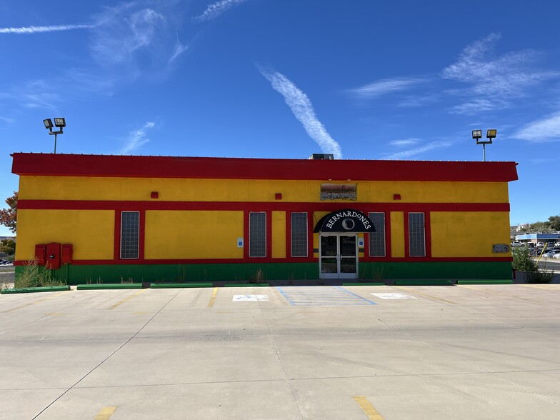 More Photos Of 933 W Main St, Farmington Restaurant For Lease