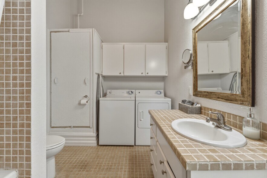 More Photos Of 214-226 E Main st, Walla Walla General Retail For Sale
