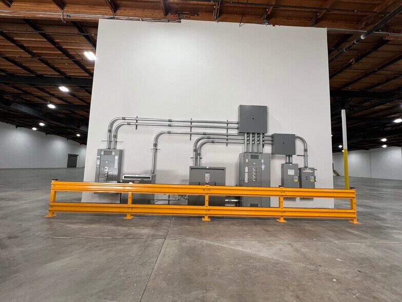 More Photos Of 13207 Bradley Ave, Sylmar Distribution For Lease