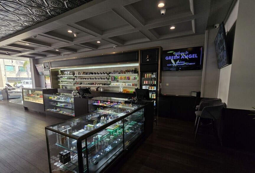 More Photos Of 14000 Ventura Blvd, Sherman Oaks Freestanding For Sale