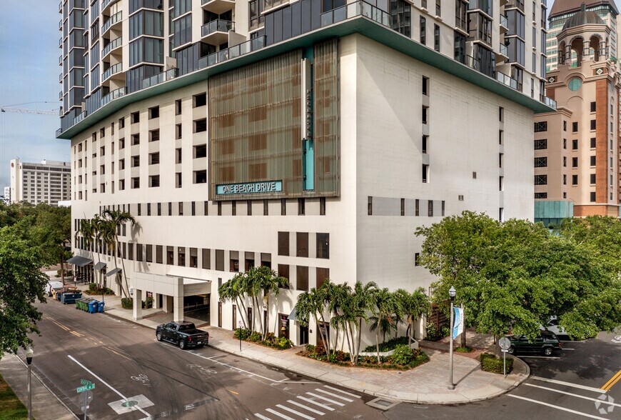 More Photos Of 1 SE Beach Dr, Saint Petersburg Office For Lease